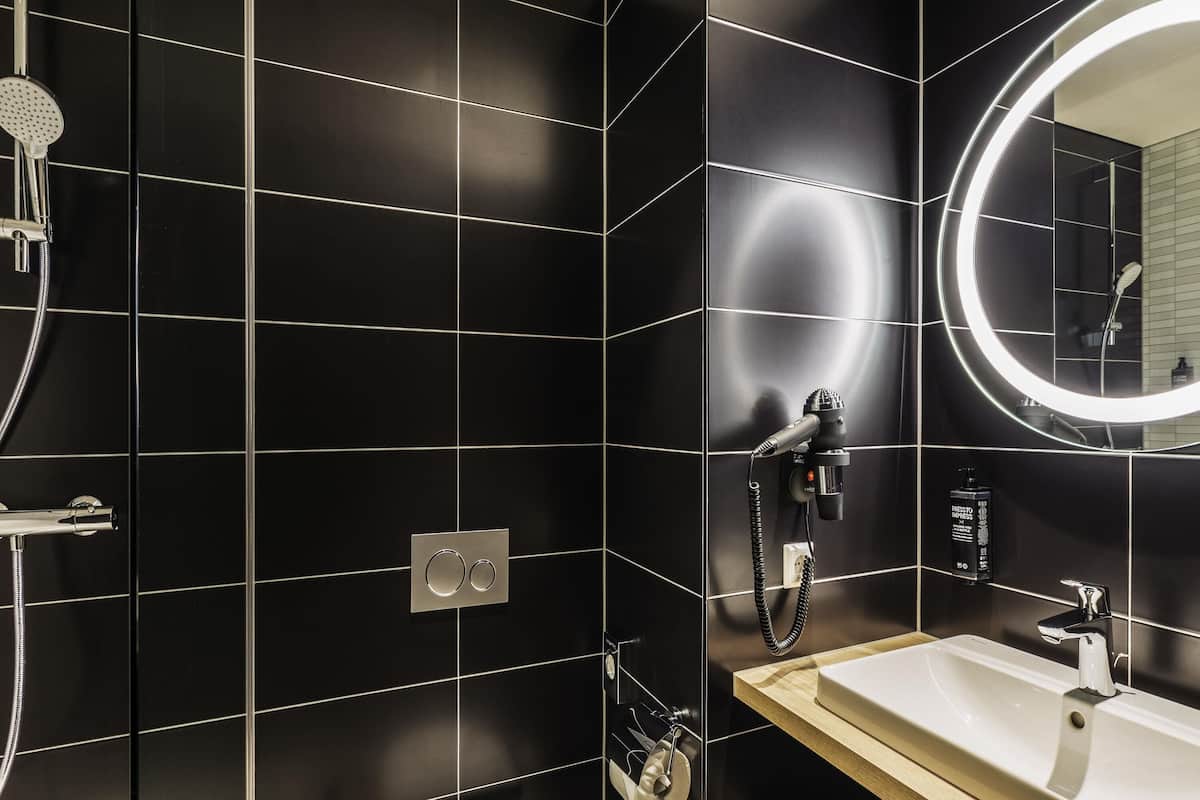 in-room safe, desk, soundproofing, free wifi