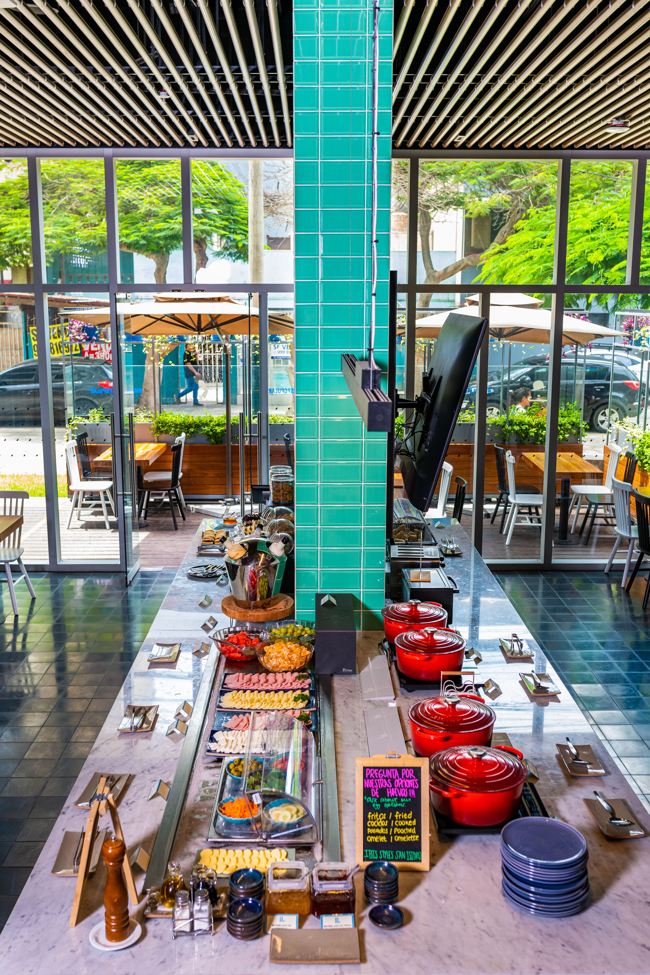 daily buffet breakfast for a fee