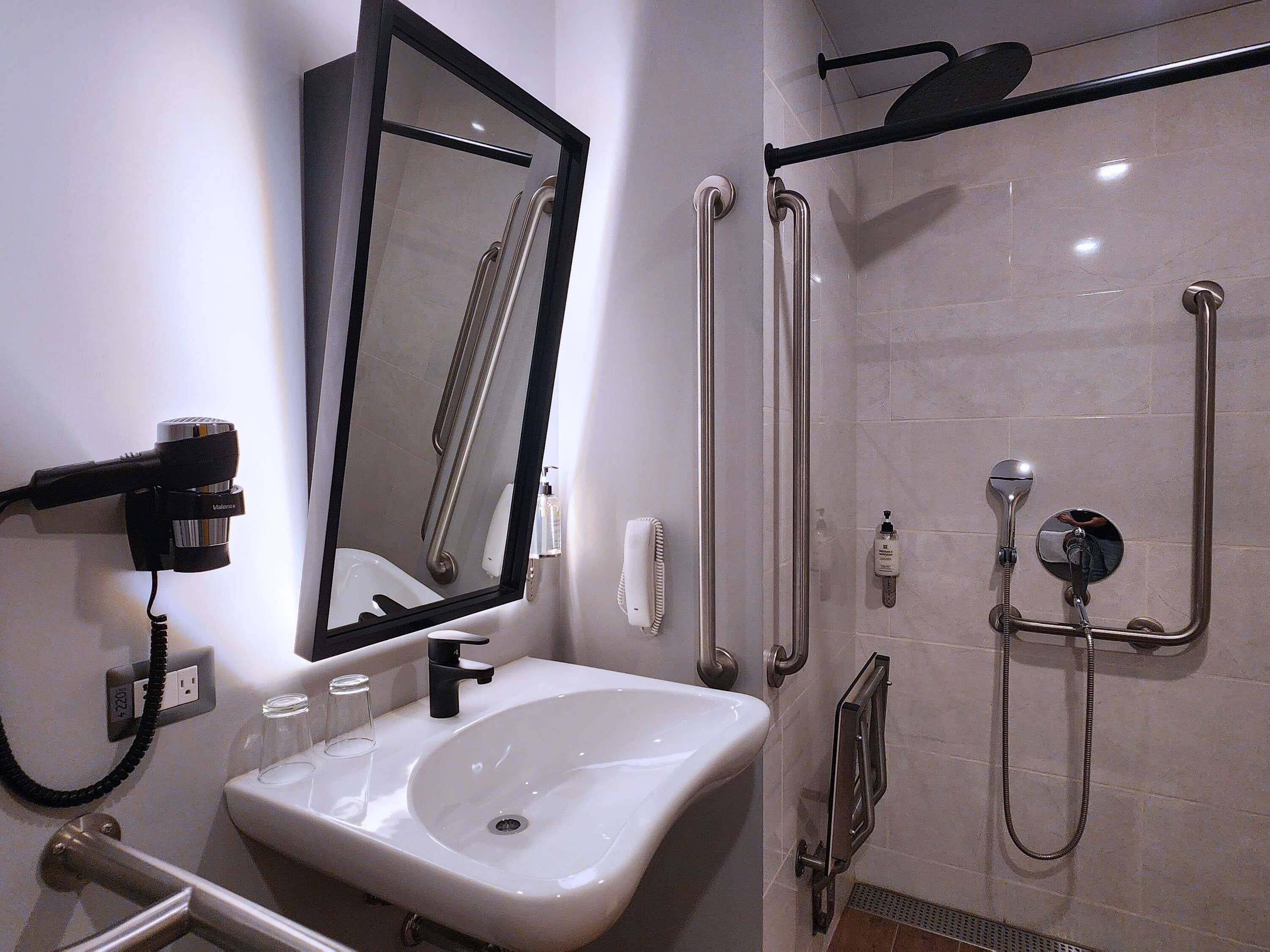 Standard Room, 1 Double Bed, Accessible (Accessible) | Premium bedding, down comforters, minibar, in-room safe