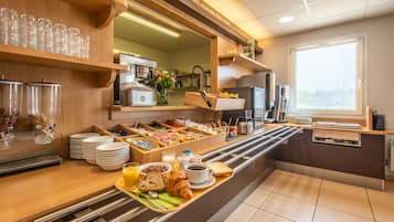 Petit déjeuner buffet servi tous les jours en supplément