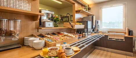 Daily buffet breakfast for a fee