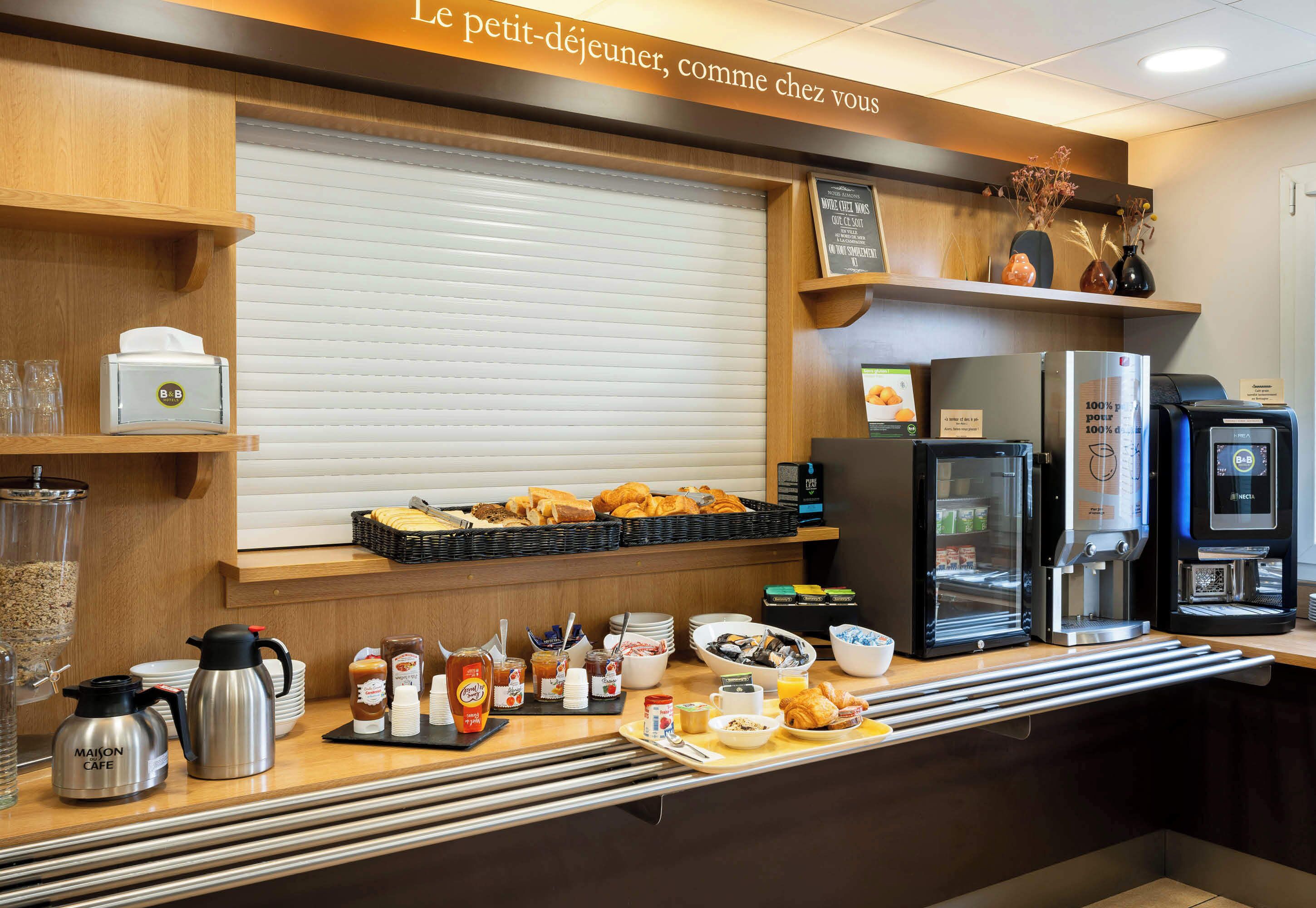 بوفيه فطور يوميًا مقابل رسوم