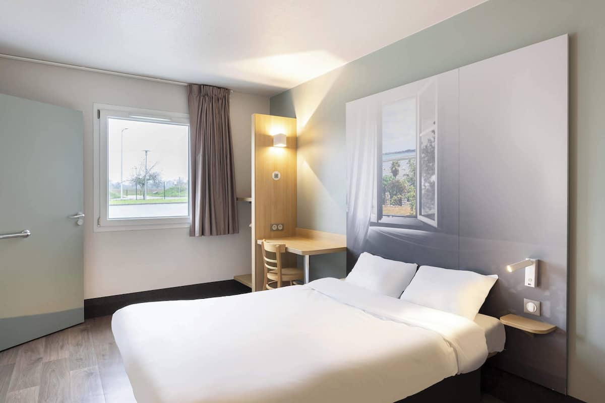 double room, mobility accessible | 1 bedroom, desk, soundproofing, free wifi