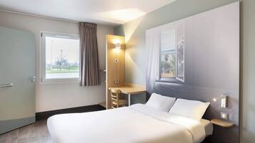 Chambre Double, accessible aux personnes à mobilité réduite | Bureau, chambres insonorisées, Wi-Fi gratuit, draps fournis