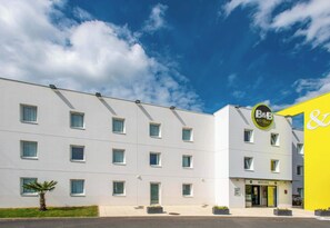 Front of property - B&B HOTEL Vannes Ouest Golfe du Morbihan (Vannes)
