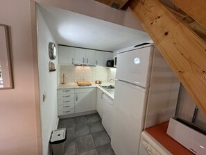 Fridge, microwave, dishwasher, coffee/tea maker