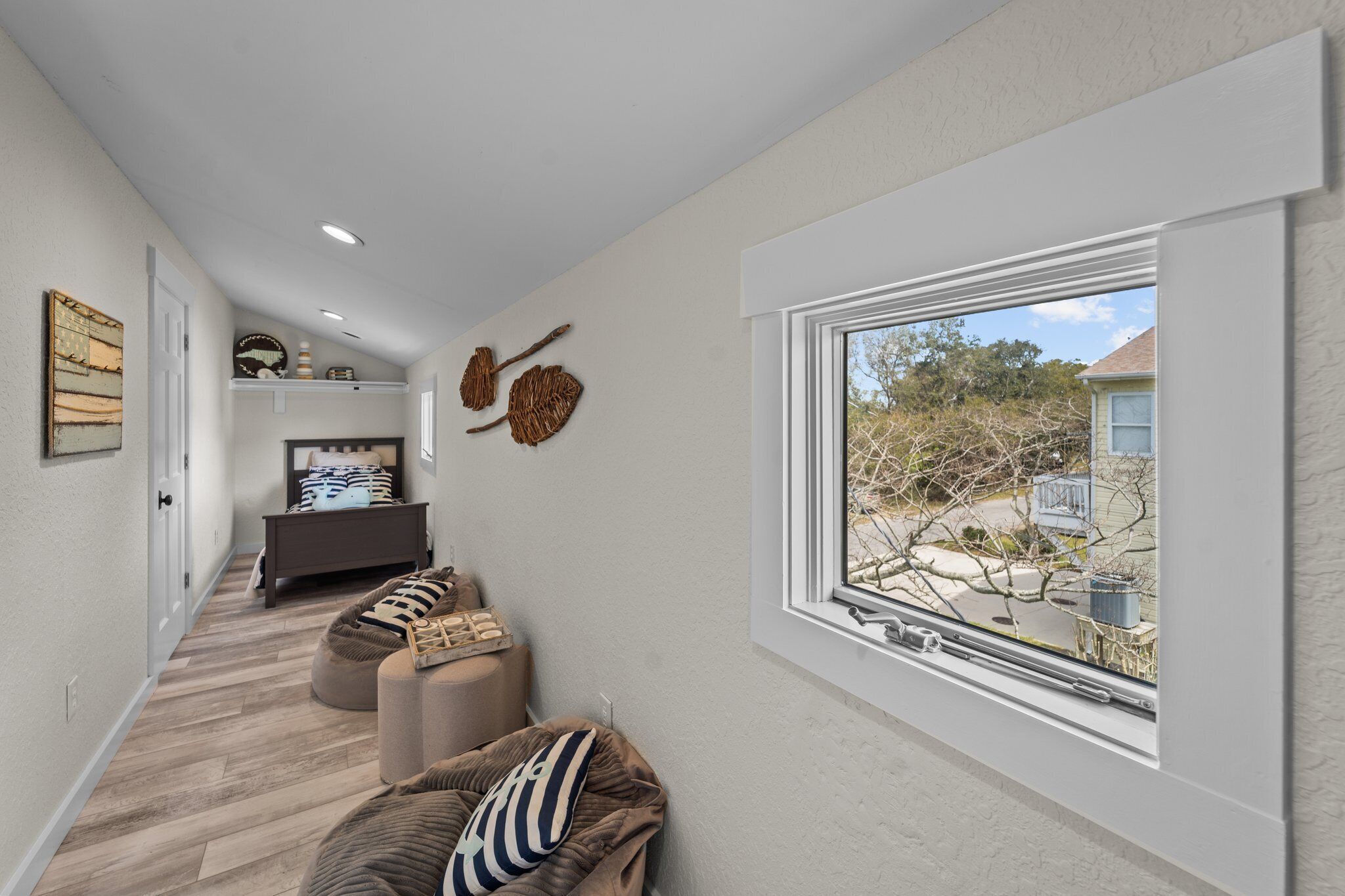 Semi-soundfront On Bay Drive - Whole Home, Large Yard And Decks! - Kitty Hawk, NC