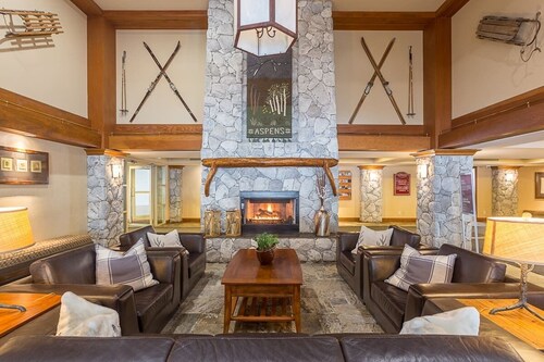 ASPENS 132 | Prime Ski-In/Out Location! | 2BDR Luxury Condo | Pool & Hot Tub