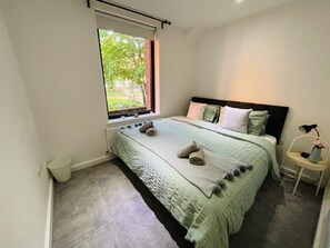 Apartamento, baño privado | Interior