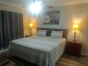 2 bedrooms, WiFi - SEASCAPE CONDOS 301 Minutes from the Beach (South Padre Island)