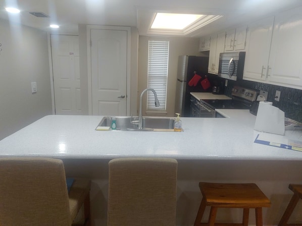 Fridge, microwave, stovetop, dishwasher