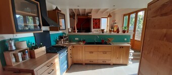 Warmth from the woods of the Quercy region Naturally cool, eco-friendly home