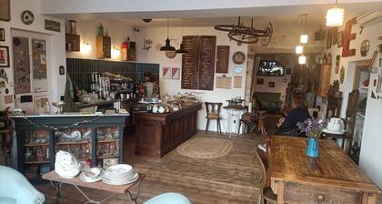 Warmth from the woods of the Quercy region Naturally cool, eco-friendly home