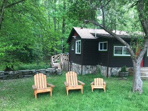 Property grounds - Beautiful and serene Catskills cottage (Bethel)