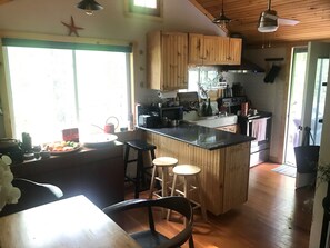 Private kitchen - Beautiful and serene Catskills cottage (Bethel)