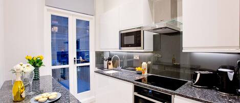 Apartment, 1 Double Bed | Private kitchen | Full-size fridge, microwave, oven, stovetop