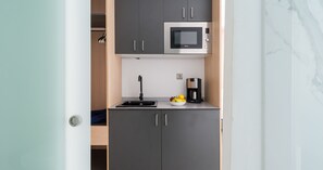Superior Double Room | Dapur peribadi | Ketuhar gelombang mikro, pembancuh kopi/teh, cerek elektrik 