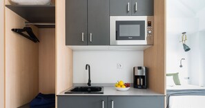 Duplex | Private kitchen | Microwave, coffee/tea maker, electric kettle, toaster - Tusity One (Las Palmas de Gran Canaria)