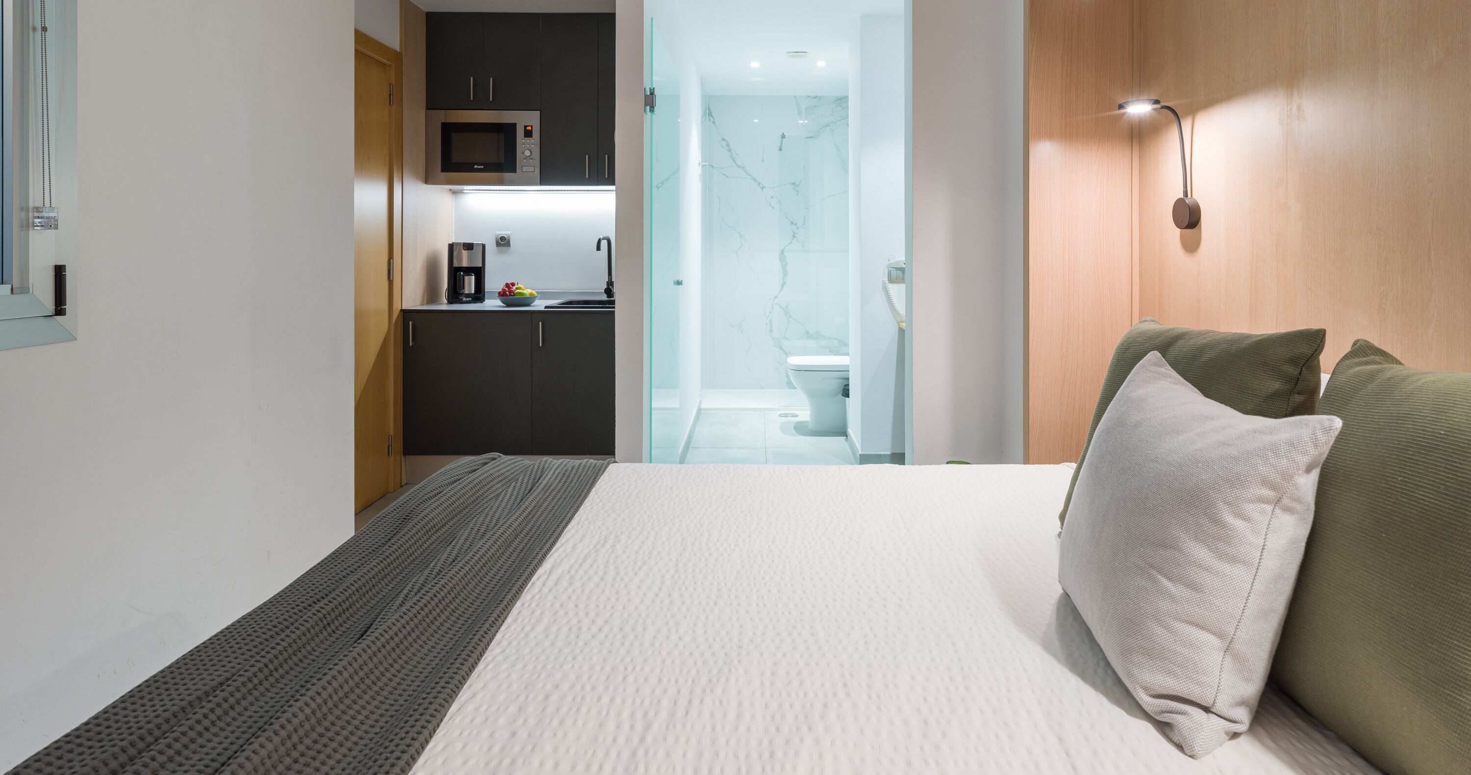 Iron/ironing board, WiFi (free), bed sheets