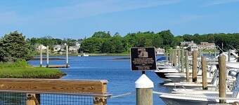 Beautiful condo in the heart of the Cape!