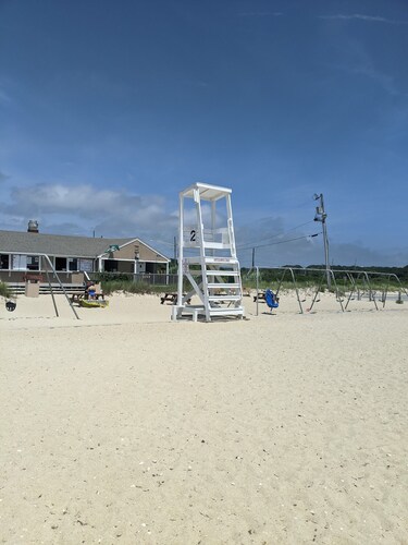 Beautiful condo in the heart of the Cape!