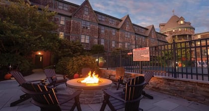 Newport July 4th 2br Long-wharf Rental