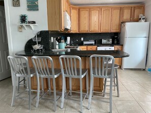 Fridge, microwave, oven, stovetop - Steps to the ocean and perfect location for all activities (Seaside Park)