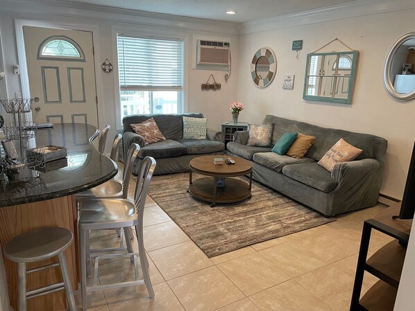 Smart TV, computer monitors - Steps to the ocean and perfect location for all activities (Seaside Park)