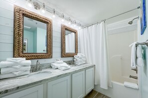 Combined shower/bathtub, towels, shampoo - Tropic Isles 704 | Direct Beach Access with Heated Pool and Balcony! (Gulf Shores)