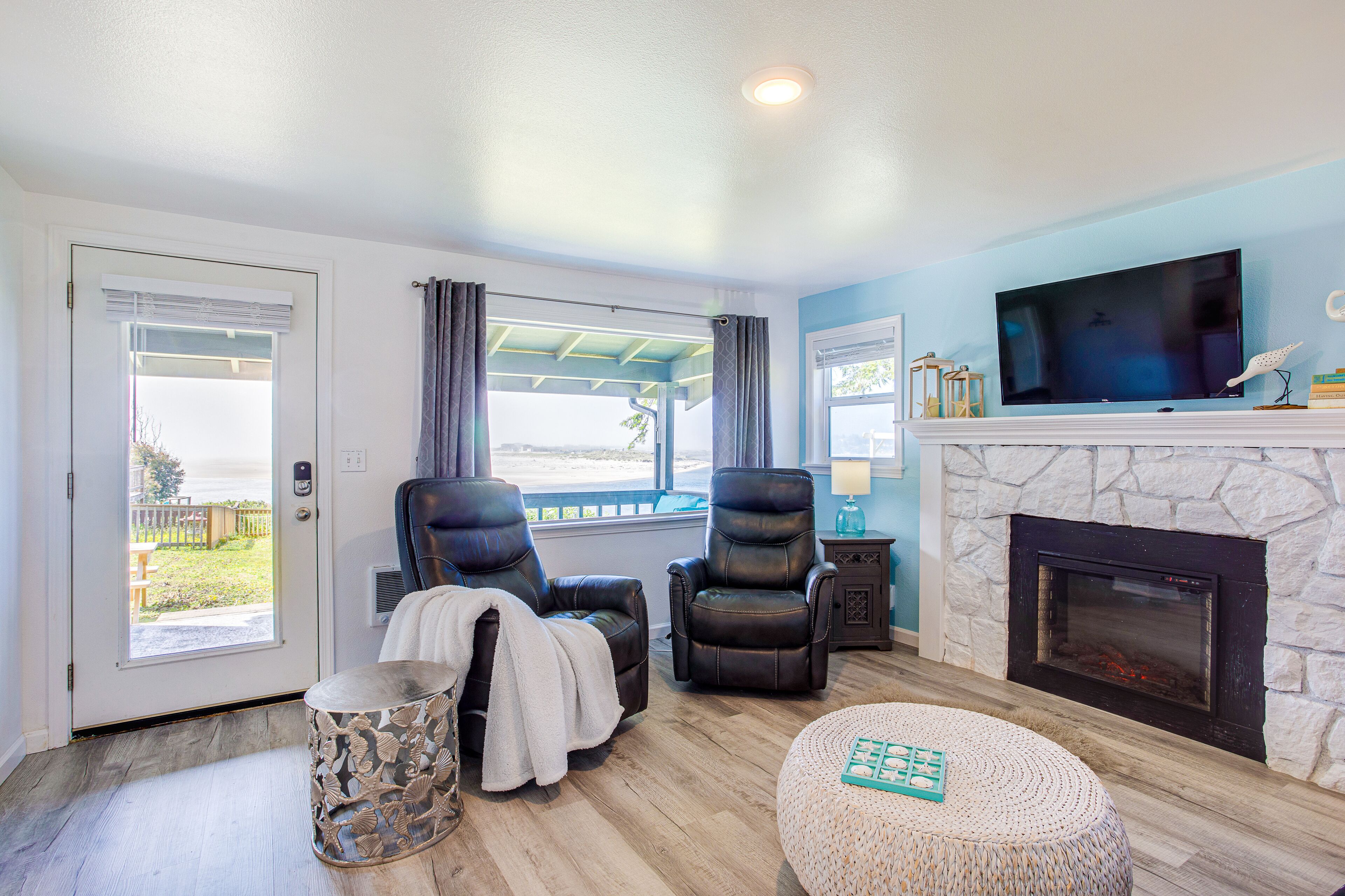 Amazing Alsea Bay Views! Dog Friendly!