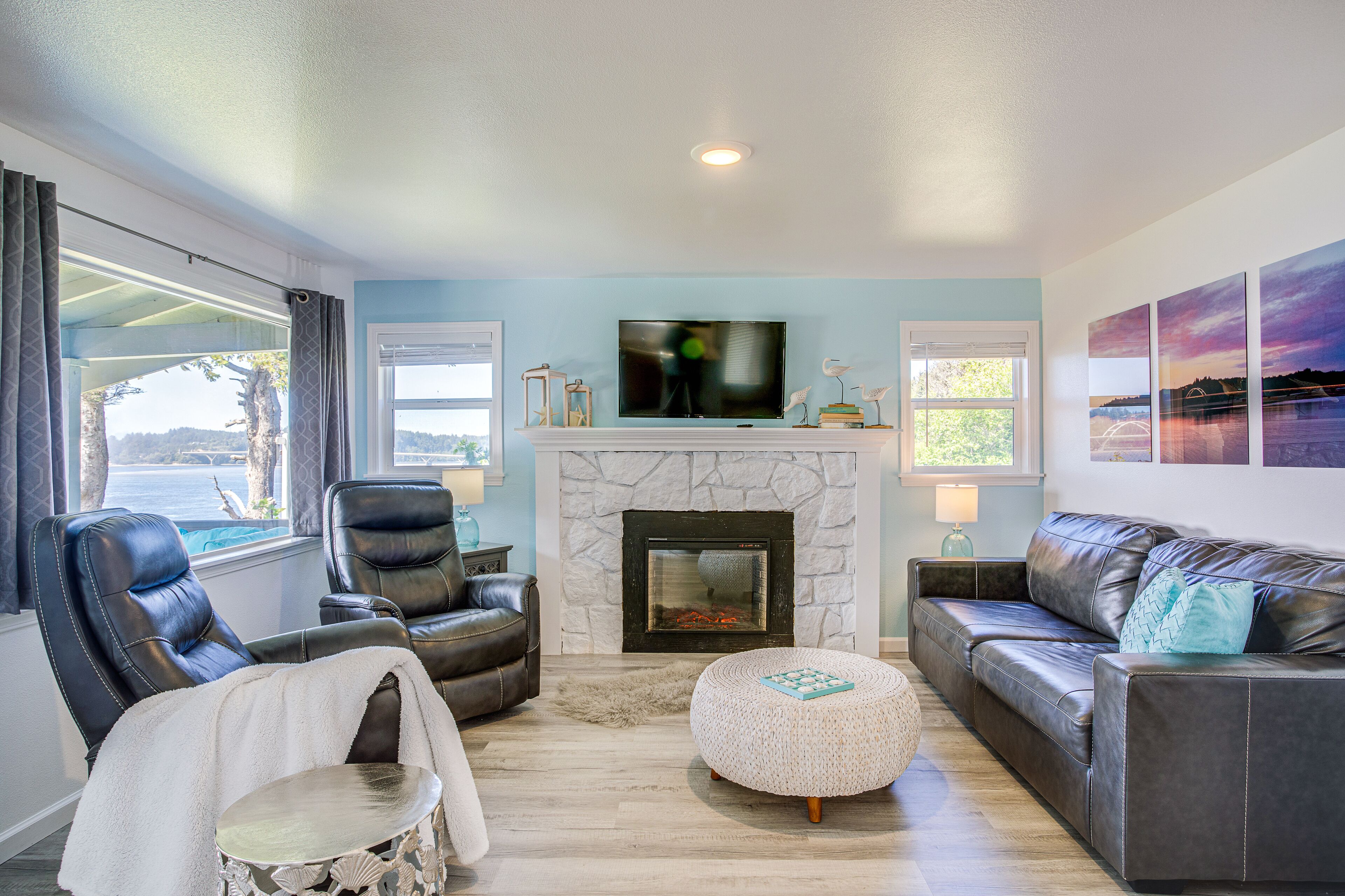 Amazing Alsea Bay Views! Dog Friendly!