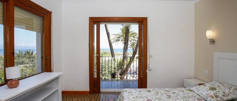 3 chambres, fer et planche Ă repasser, draps fournis