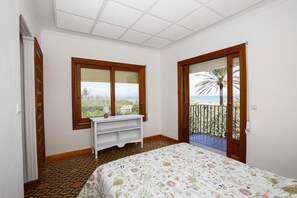 3 makuuhuonetta, silitysrauta/-lauta, vuodevaatteet