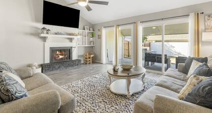 South Tulsa Luxury | 2000sf•King•75"TV•BBQ•Yard