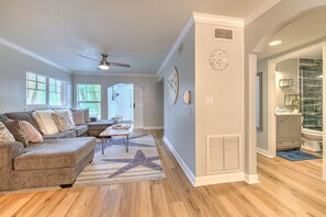 Smart TV - GOOD TIMES & TAN LINES 3 BEDROOM 2 KING BEDS BRIGHT CORNER UNIT (Indian Shores)