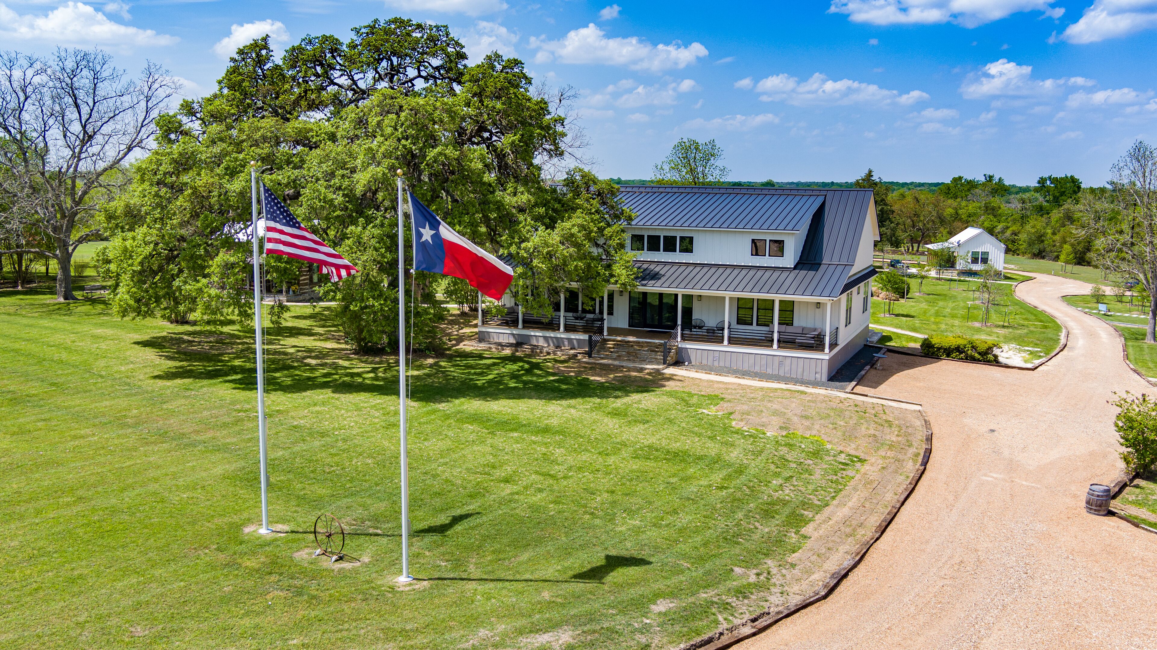 Luxury Round Top Retreat - The Lone Star Farm