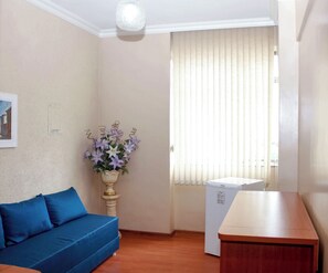 Standard-Doppelzimmer | Wohnbereich | Fernseher