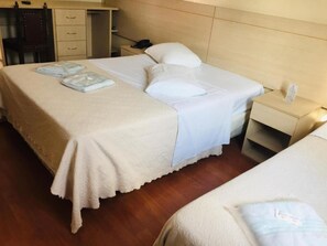 Familien-Dreibettzimmer | Kostenloses WLAN, Bettwäsche