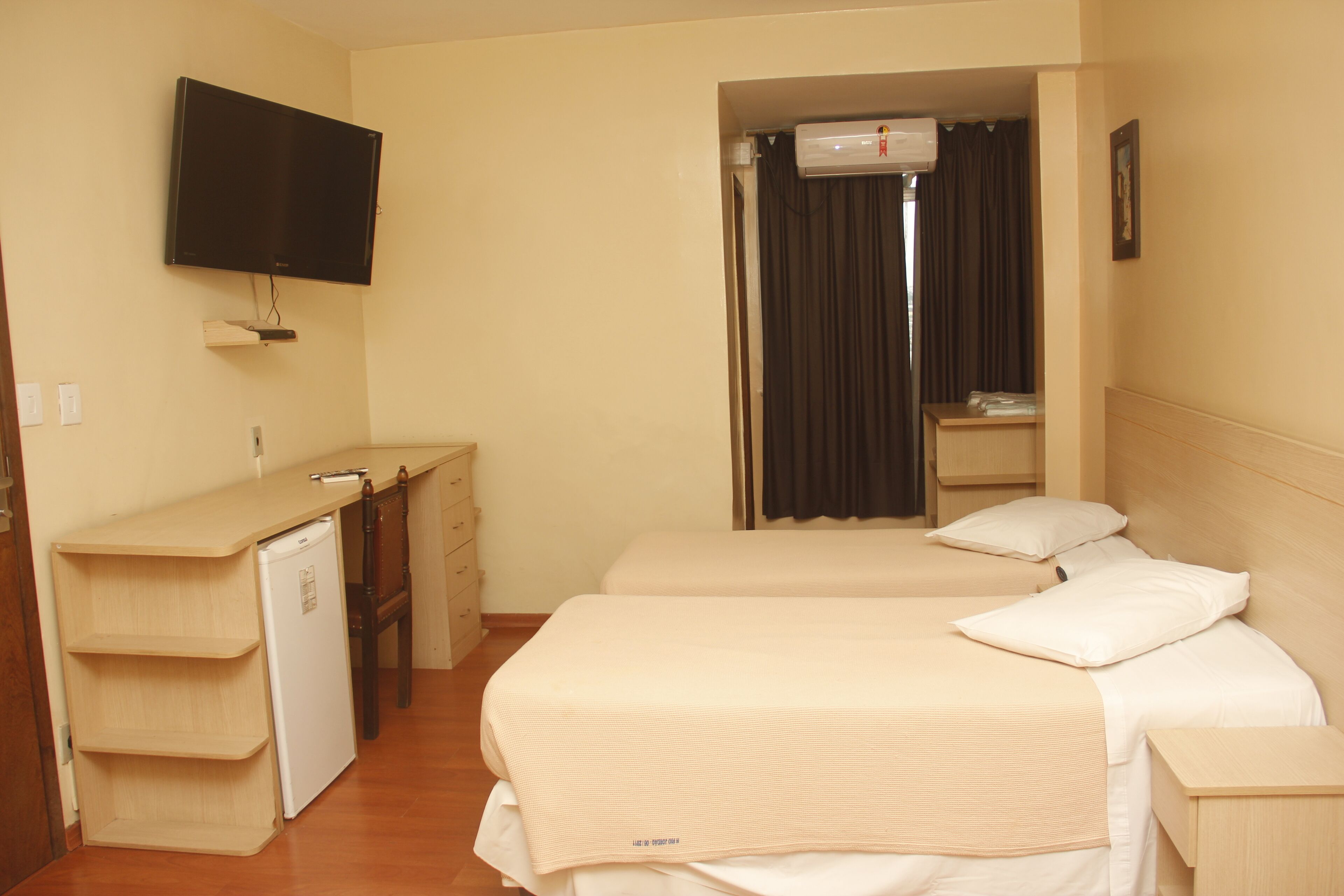 Quarto duplo tradicional | Wi-Fi de cortesia, roupa de cama