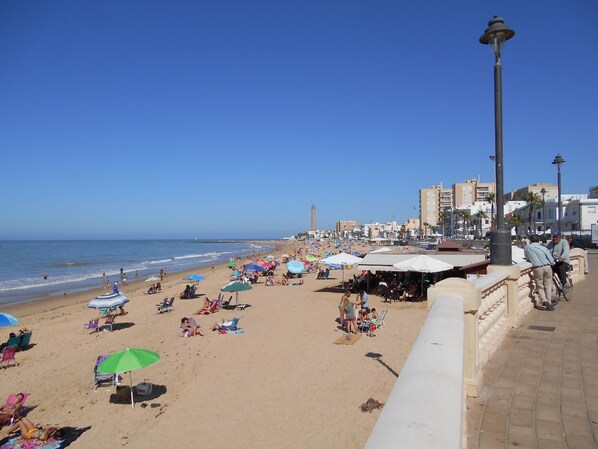 Beach nearby - Flat Air conditioning, Wifi, Terrace, (Chipiona)