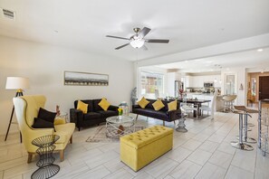 Smart TV, fireplace