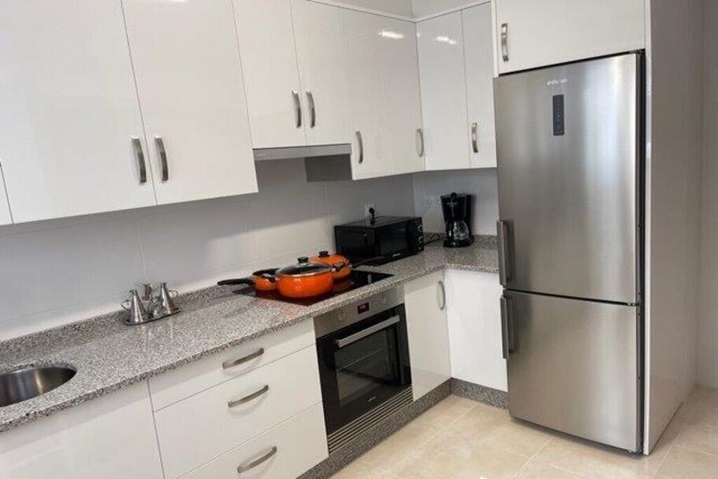 Piso Nuevo Situación Excelente con Vistas a la Piscina Municipal y Parque