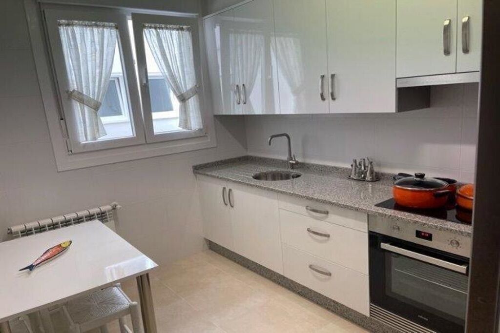 Piso Nuevo Situación Excelente con Vistas a la Piscina Municipal y Parque