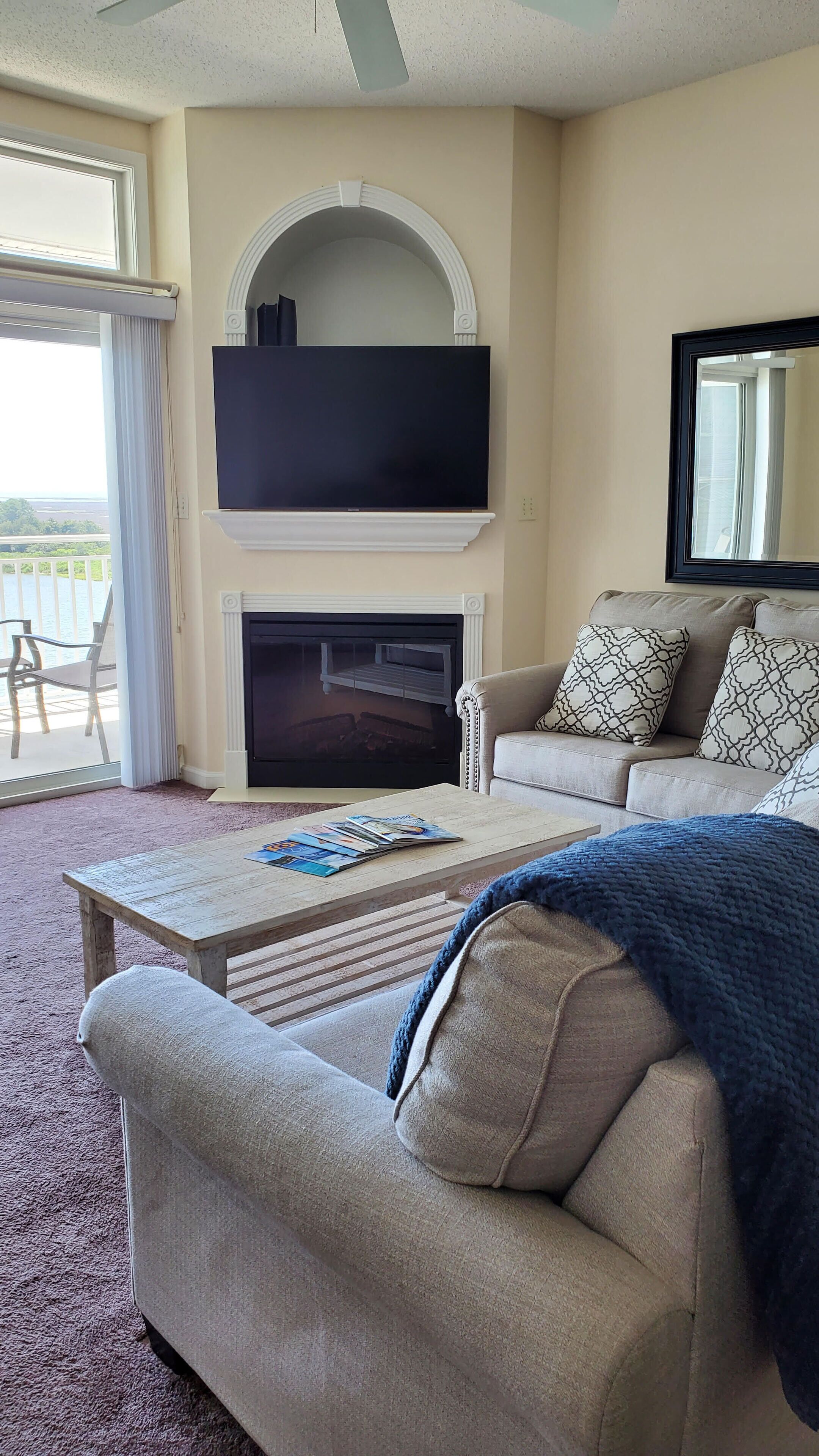 Welcome to the best view in Crisfield! top floor condo!