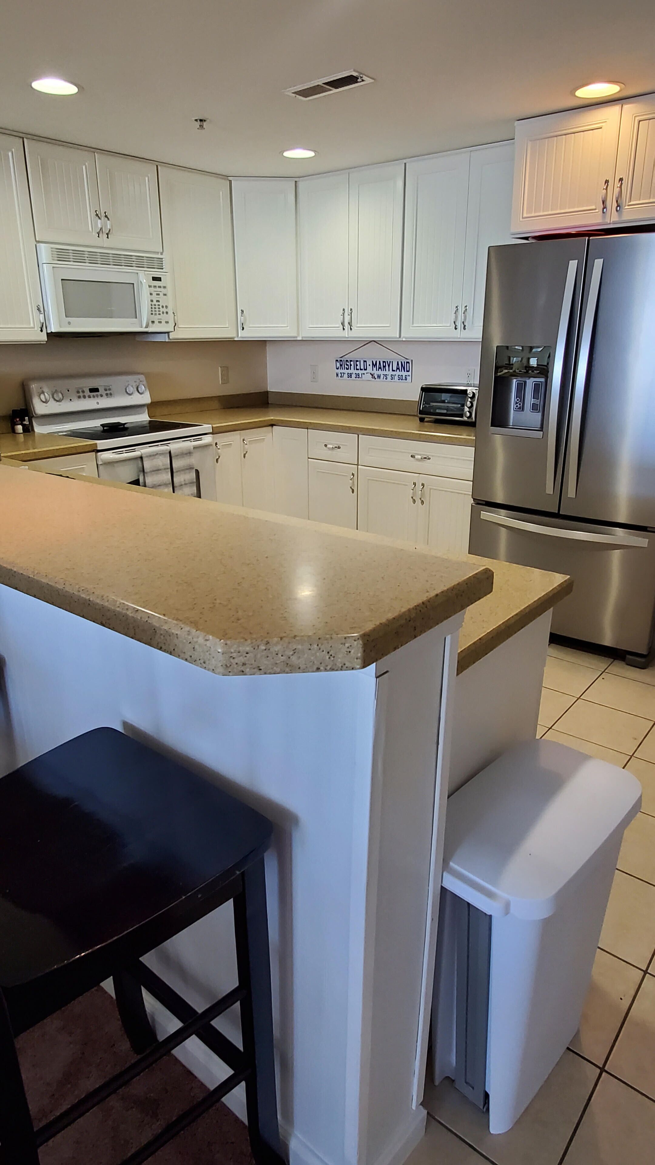 Welcome to the best view in Crisfield! top floor condo!