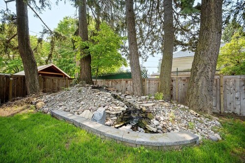 The Beach Cottage - New remodel with stunning yard