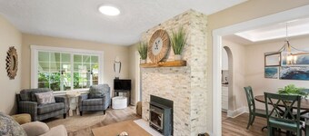 The Beach Cottage - New remodel with stunning yard