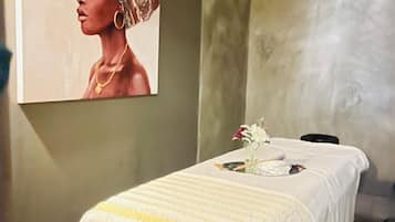 Couples treatment rooms, hot tub, steam room, body treatments