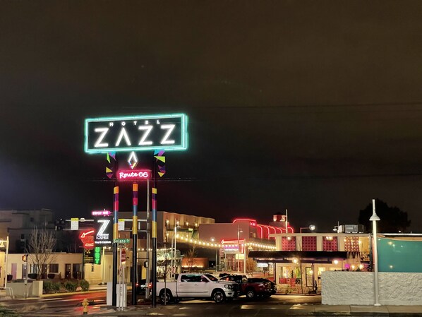 Front of property - Hotel Zazz (Albuquerque)