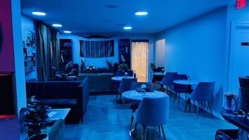 Serves dinner and happy hour